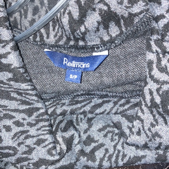 Reitmans Grey Leopard Print Top - Picture 4 of 5